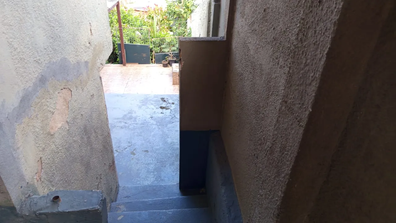 Imagem VENDO CASA COM QUINTAL NO BAIRRO CAMPO GRANDE!