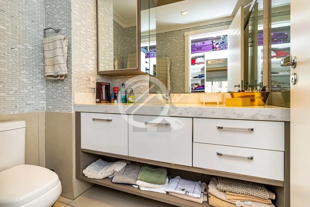 Imagem Desfrute do luxo em um apartamento totalmente mobiliado com 137m² de área privativa, composto por ...