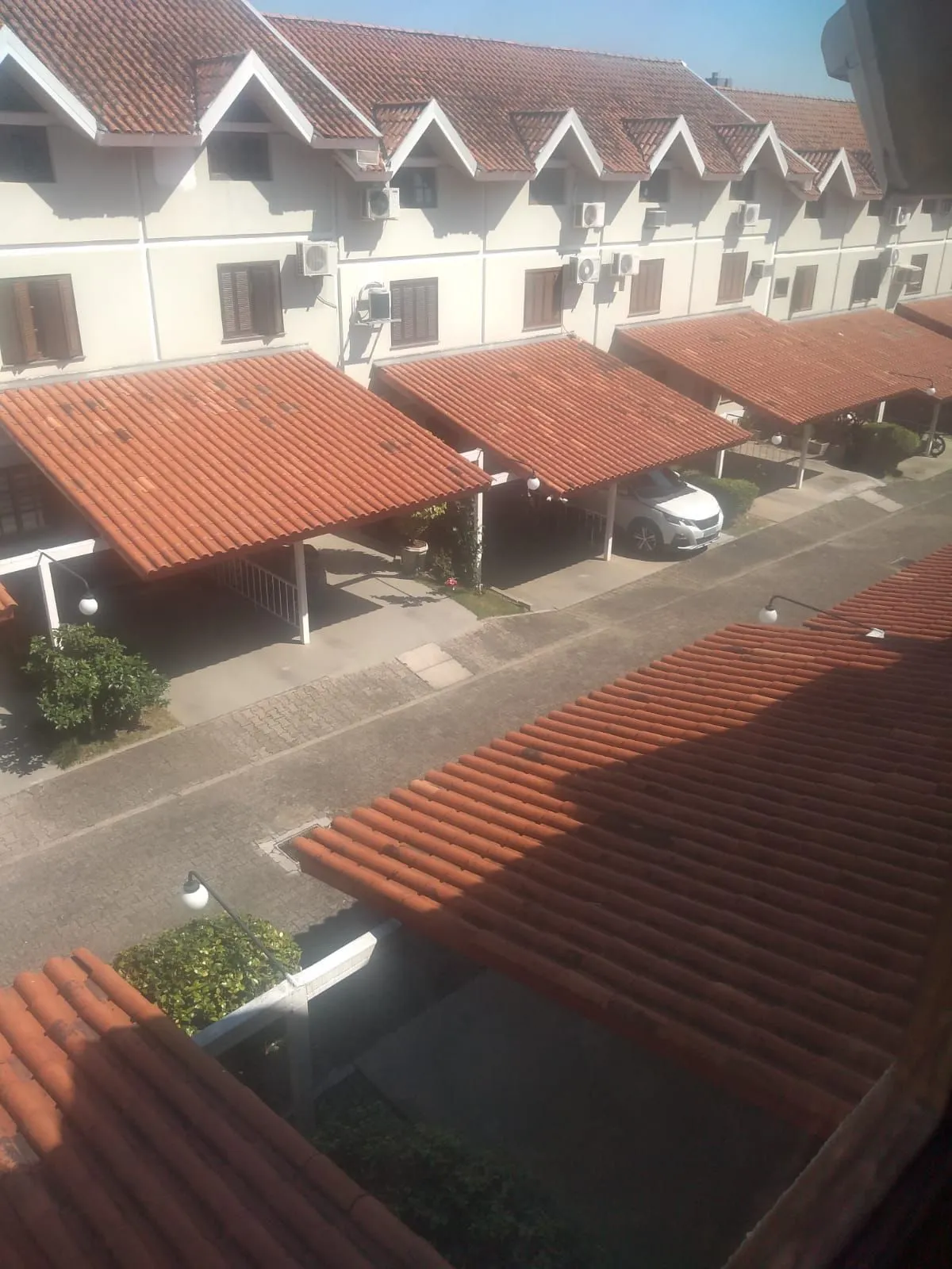 Imagem Casa em condomínio fechado com 94m2, 3 dormitórios no bairro Camaquã.