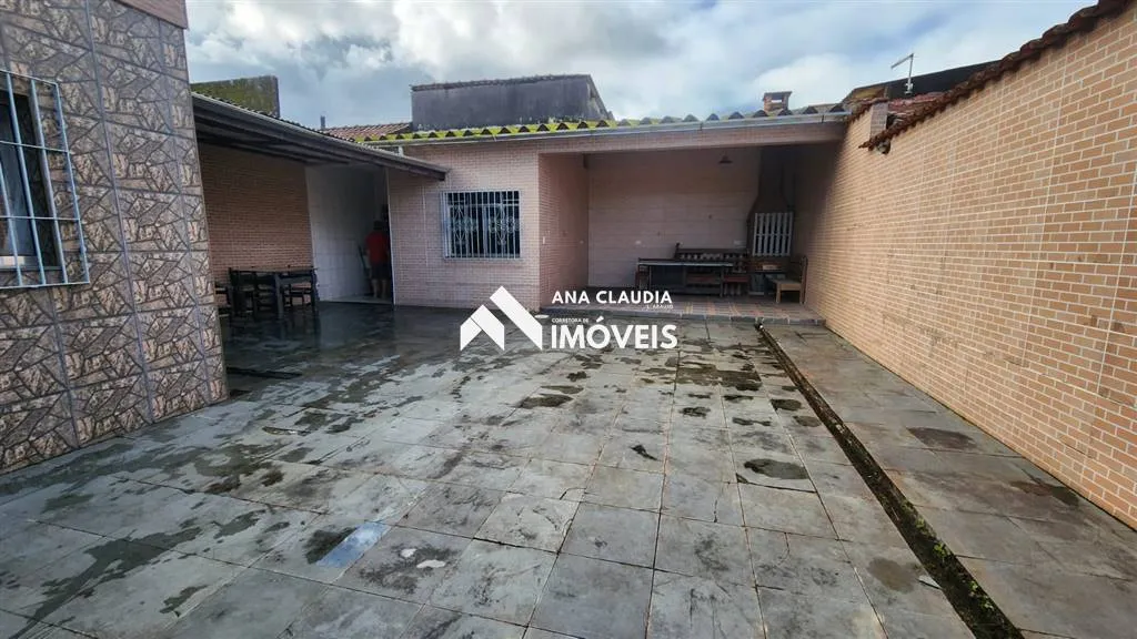 Imagem Casa a venda em Mongaguá, lote inteiro