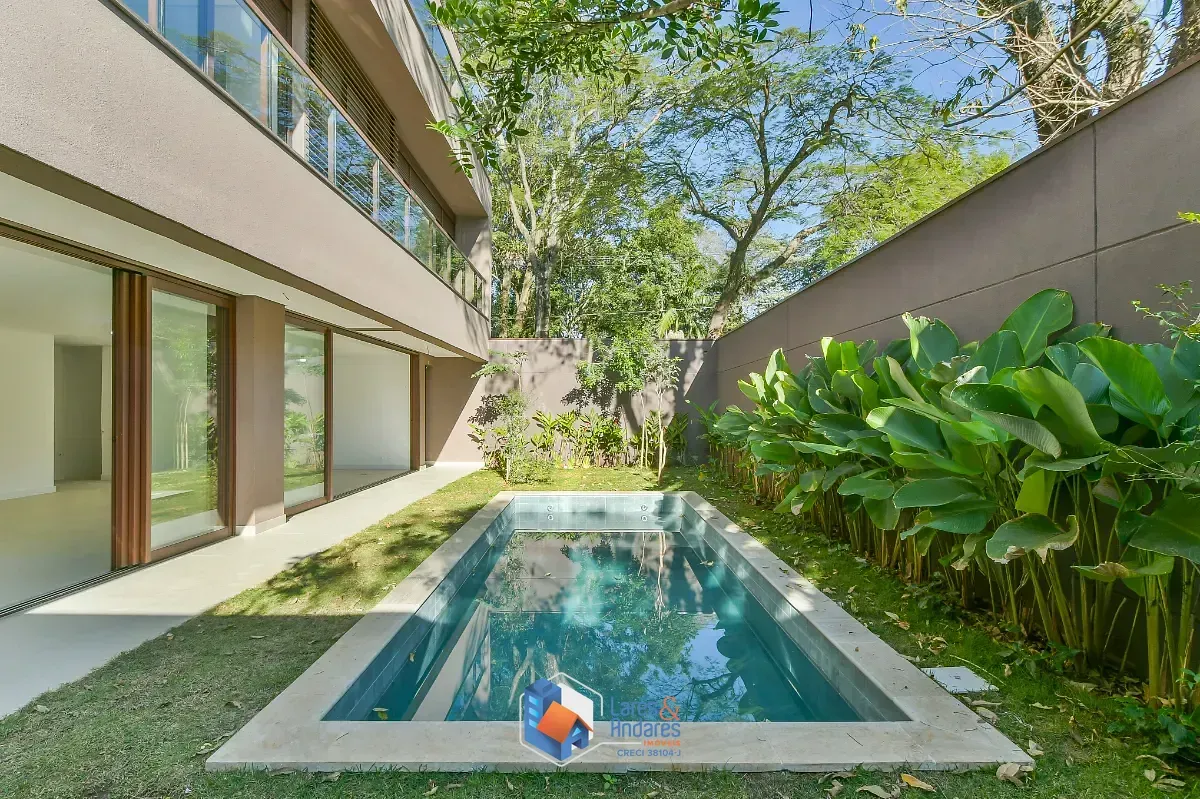 Foto do imóvel Casa no condomínio Condomínio Casa Flora Badra para venda com 4 quartos, sendo 4 suítes, 620m² em Rua Regina Badra