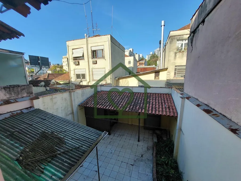 Imagem Casa à venda no bairro Rio Branco, Porto Alegre, com 176,33 m2 de área construída em terreno de 1...