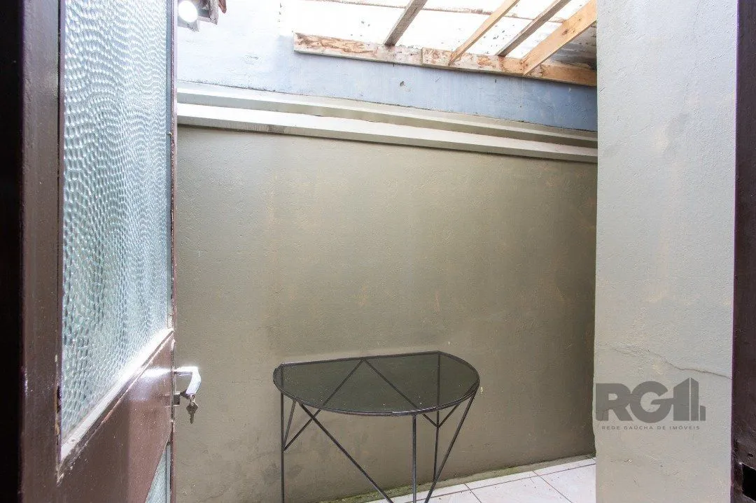 Imagem Casa térrea, 3 quartos, 2 banheiros, com pátio no Bairro Cavalhada