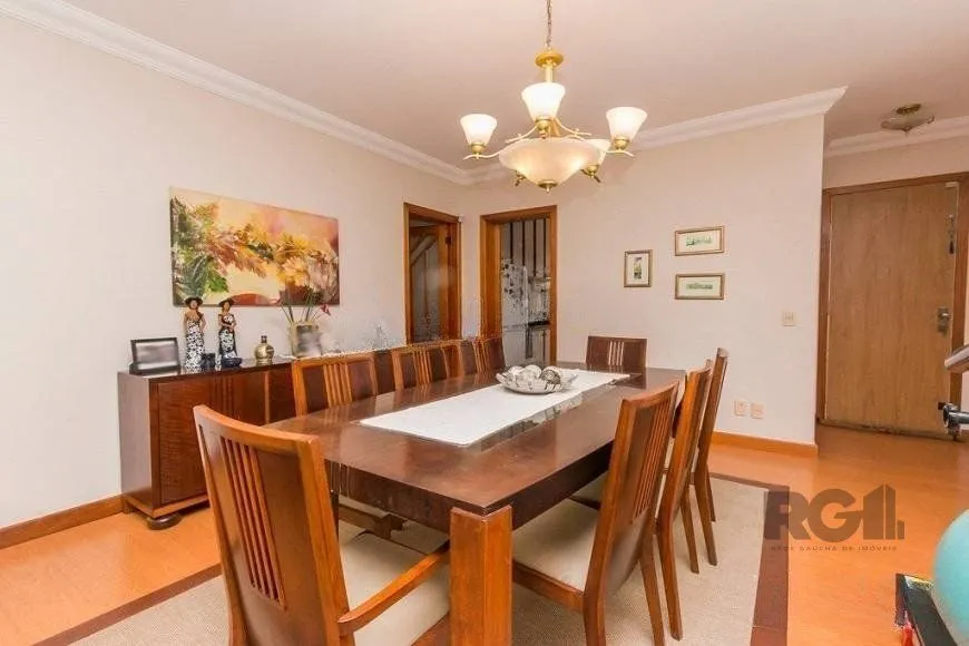 Imagem Casa de 380m² - 4 dormitórios, 2 suítes, 4 vagas no bairro Bom Jesus