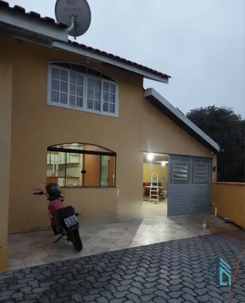 Foto do imóvel (PERMUTA) Casa a venda Semi mobiliada, 03 quartos, 04 vagas, churrasqueira no Boqueirão em Curitiba PR
