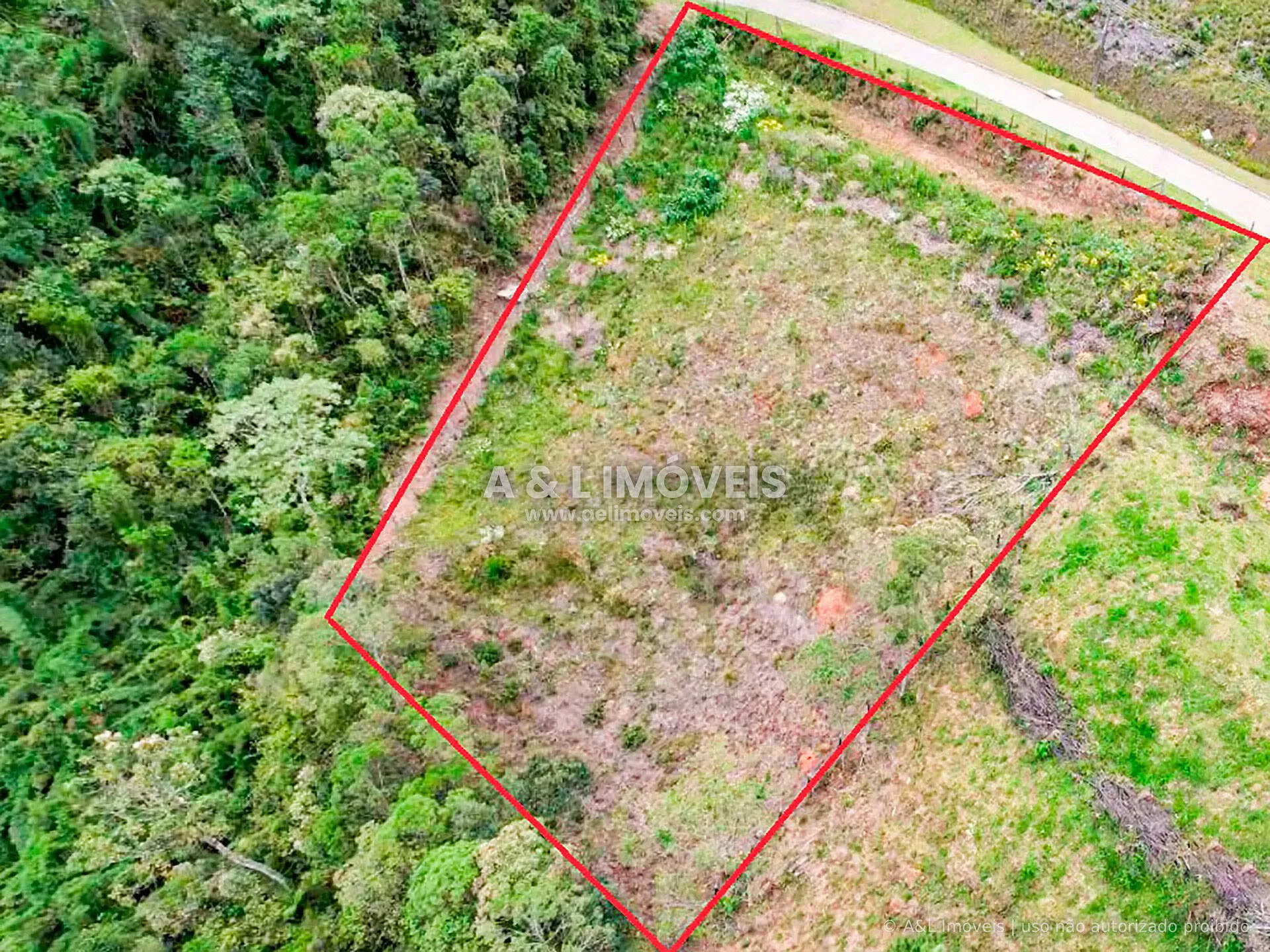 Imagem Lote à venda em Campos do Jordão com 1.600 m² e 46 m de frente