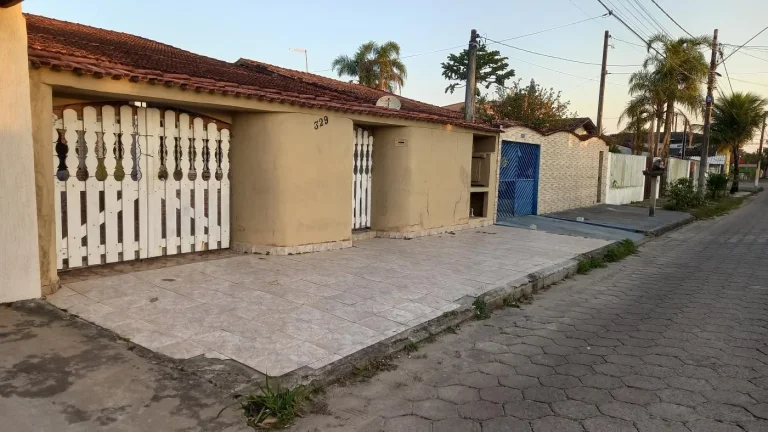 Imagem Casa para Venda em Itanhaém, Balneário Gaivota, 3 dormitórios, 1 suíte, 2 banheiros, 4 vagas