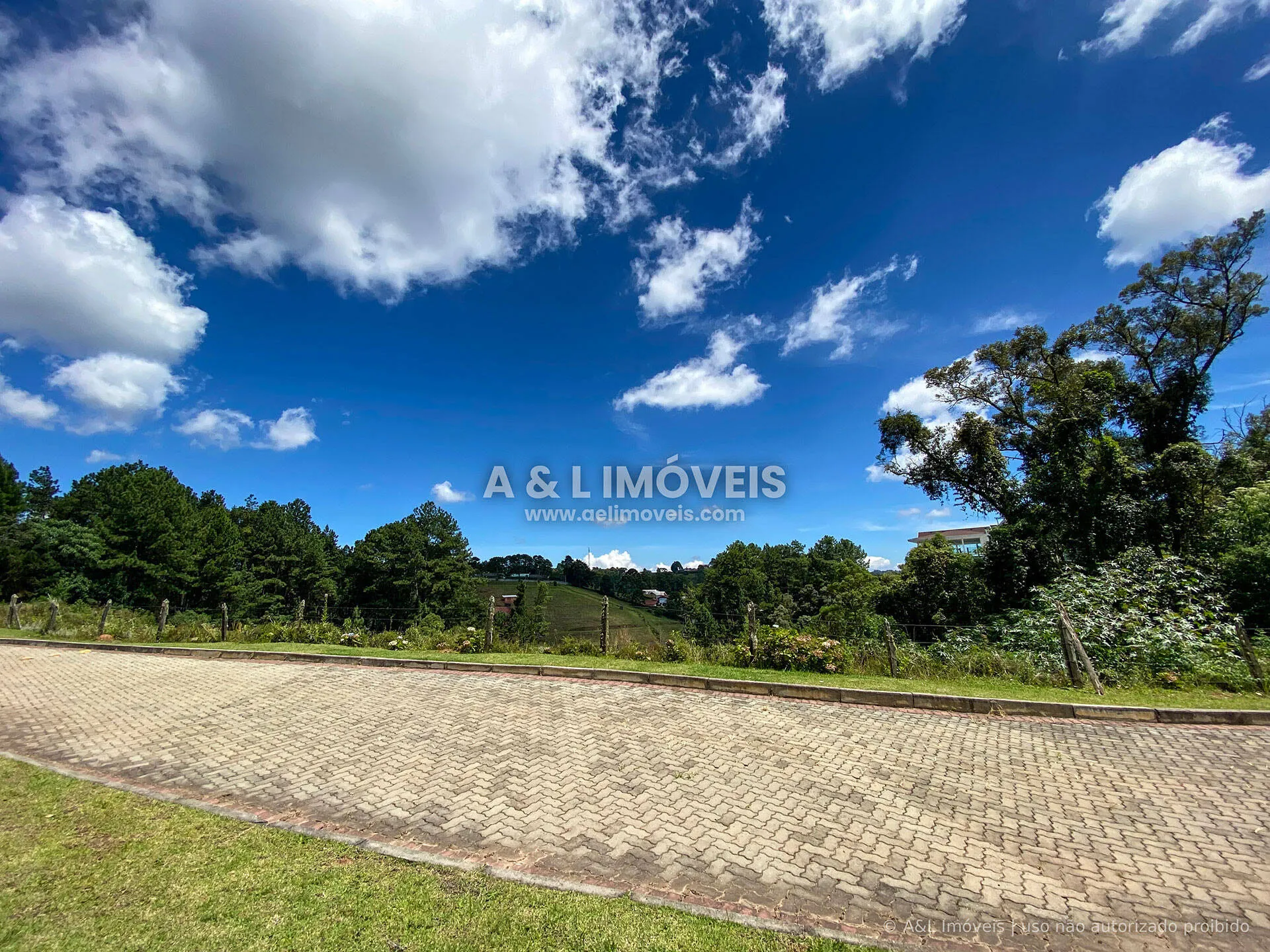 Imagem Lote à venda em Campos do Jordão com 1.600 m² e 46 m de frente