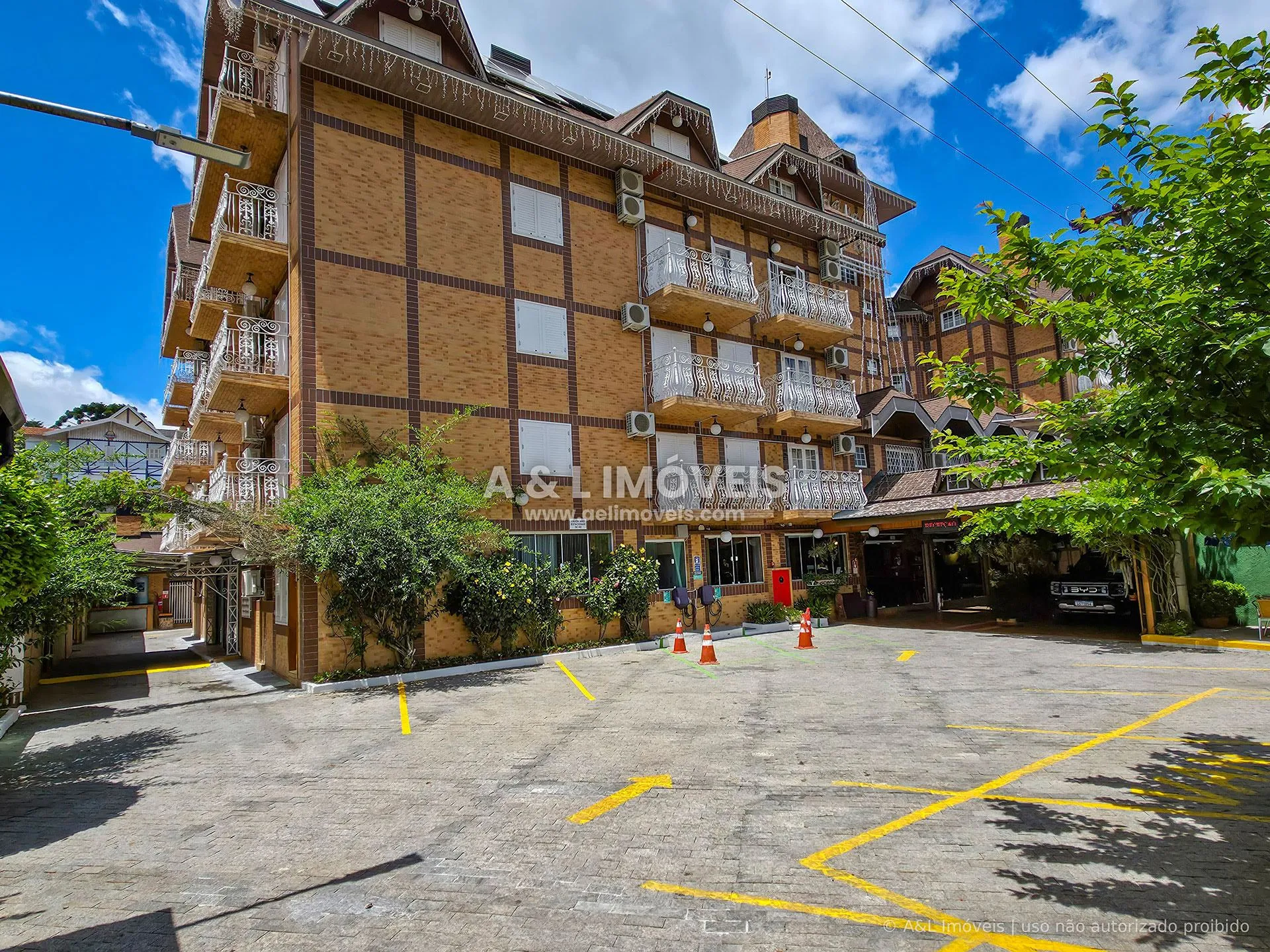 Imagem Hotel à venda em Campos do Jordão: 54 UHs e piscina aquecida no Capivari