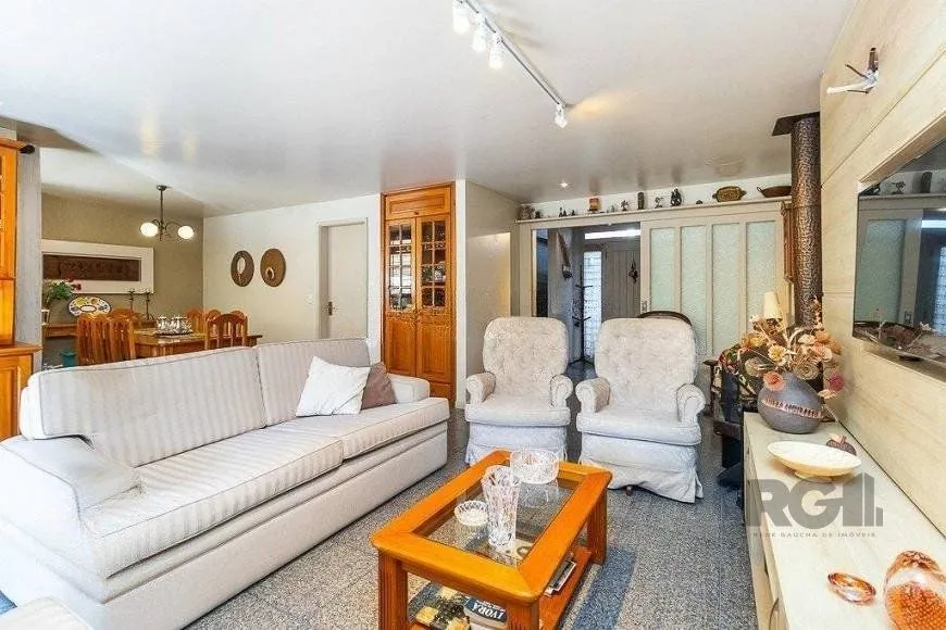 Imagem Casa para Venda - 235m², 4 dormitórios, sendo 1 suites, 2 vagas - Azenha