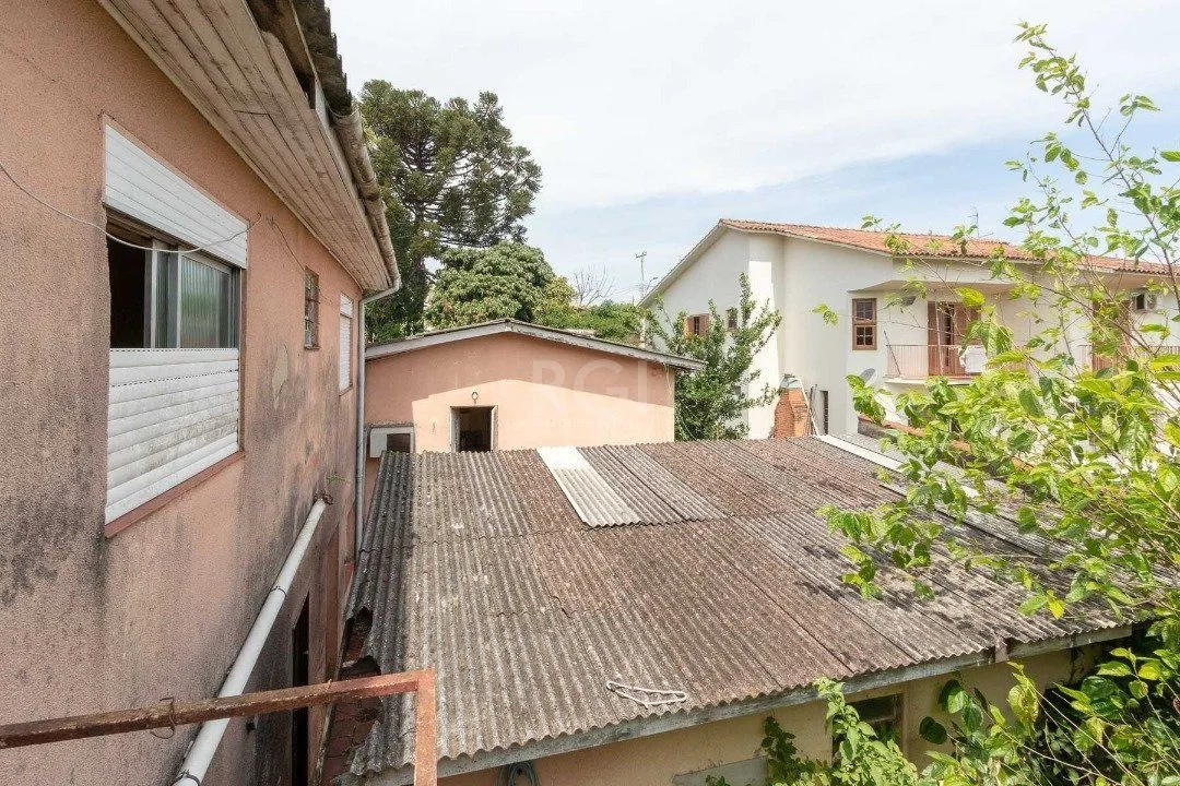 Imagem terreno com 605m², 11m de frente e 55m de frente a fundos.