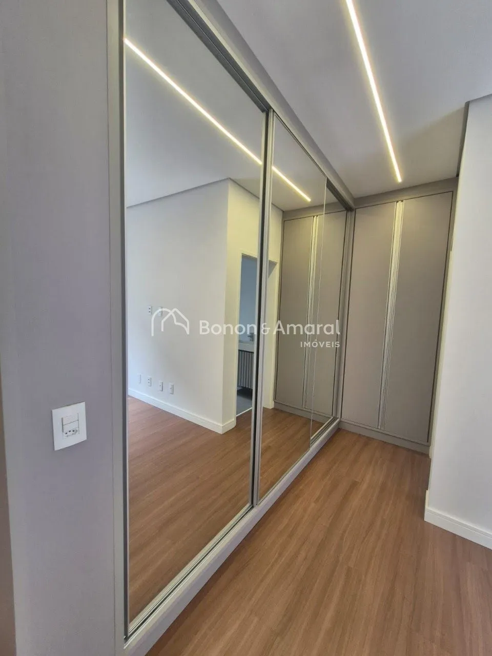 Imagem Linda casa térrea no condomínio Royal Garden em Paulínia- SP