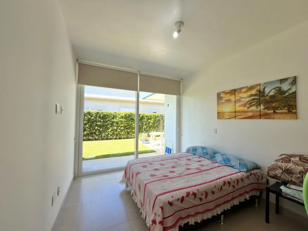 Imagem Casa em Condominio 4 Dormitórios - Bairro --