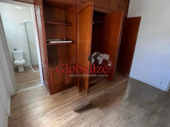 Imagem Apartamento com 2 suítes, vaga demarcada, elevador, todo reformado, amplo no Marapé em Santos por R$ 560.000,00