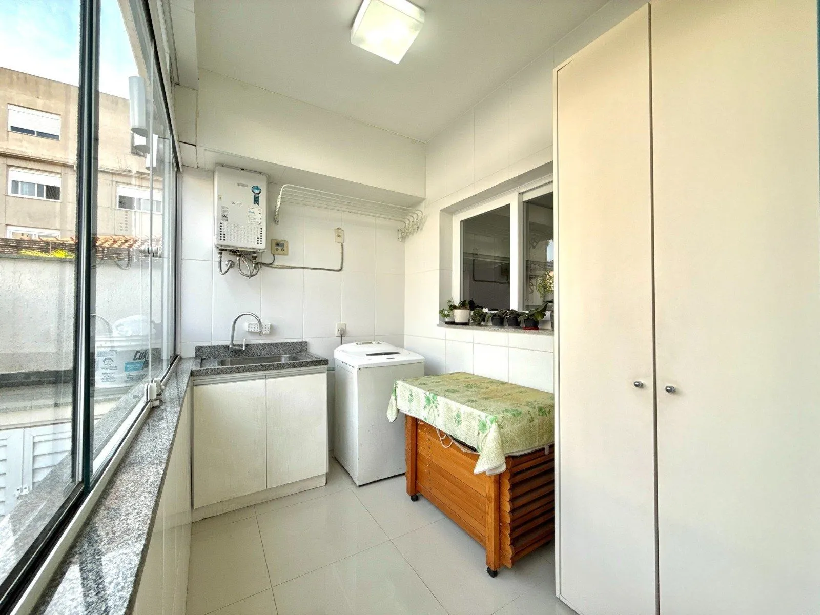 Imagem Casa com 3 Suítes e 3 Vagas no Bairro Vila Ipiranga