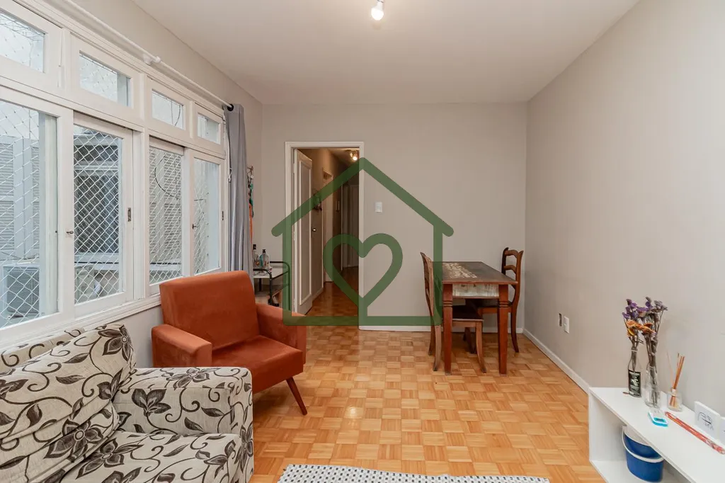 Imagem Apartamento de 3 dormitórios com dependência de empregada, com 89m² privativos, localizado no cha...