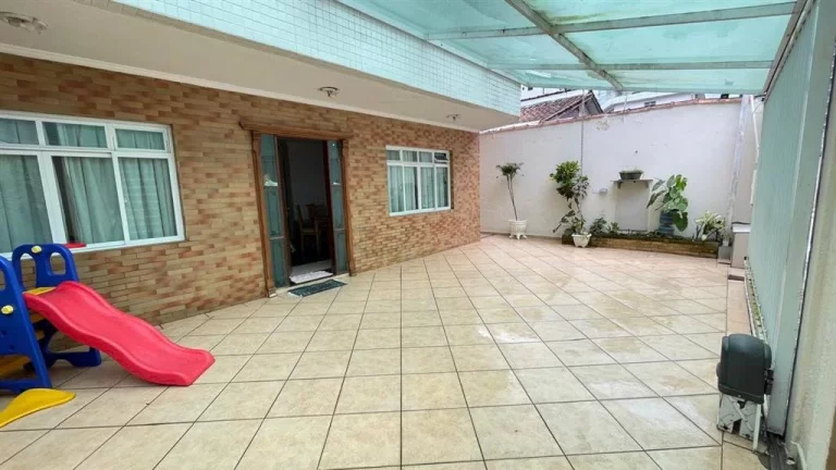 Imagem Conforto e Lazer a Passos da Praia: Sobrado com Piscina e Hidromassagem!