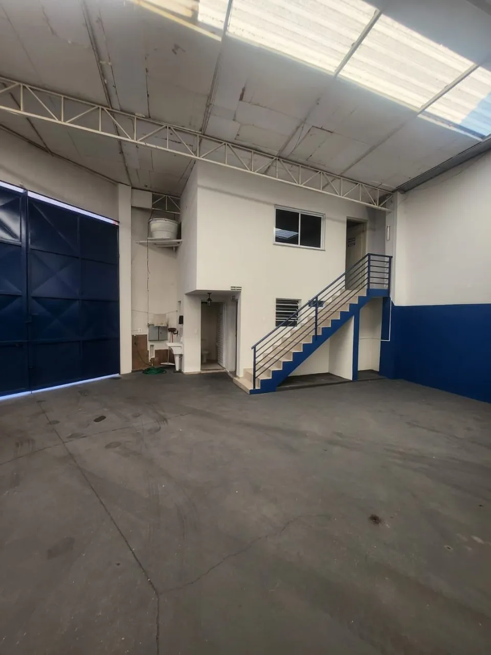 Imagem Galpão Comercial para Locação em Sorocaba-SP, Jardim Bertanha - 1 Sala, 1 Banheiro, 230m² de Área!