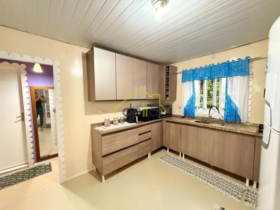 Imagem Casa de madeira muito bem localizada entre os bairros Iririú e saguaçu!