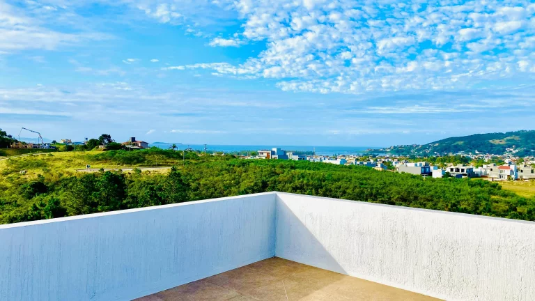 Imagem Casa de Luxo em Garopaba-SC, Ferraz: 2 Suítes, Piscina, Vista Mar, 280m² - Imperdível!