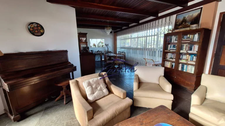 Imagem Casa térrea elevada com 4 quartos 4 suítes 4 vagas de garagem com piscina.