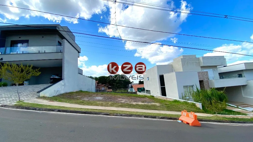 Foto do imóvel Terreno à venda no Condomínio Vivenda das Pitangueiras em Valinhos-SP: 300,00m² de área.