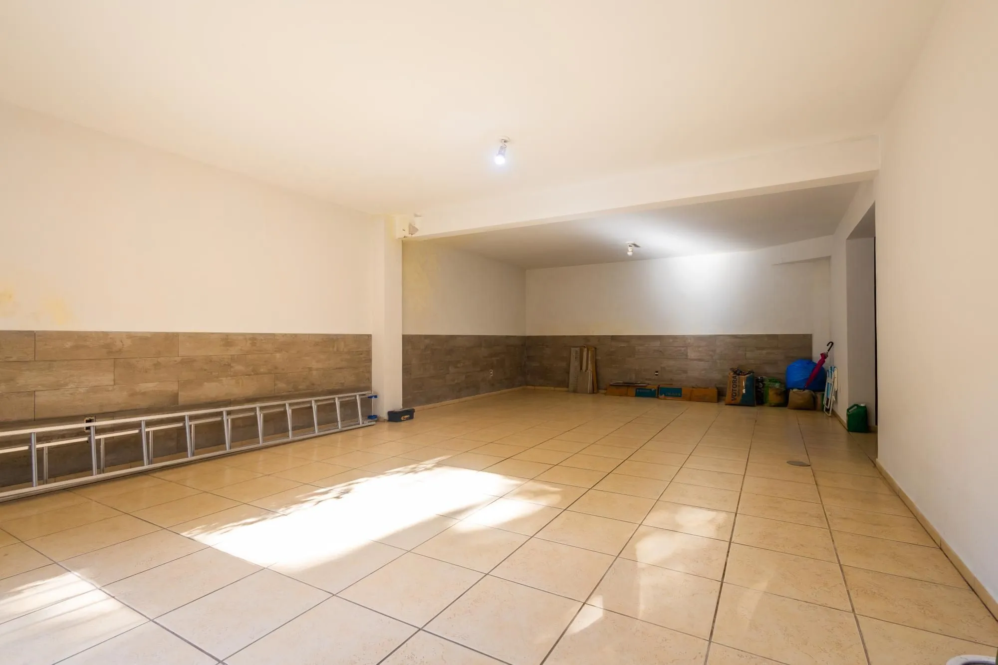 Imagem Excelente casa com 214m² privativos na Rua Dona Paulina - Bairro Tristeza!