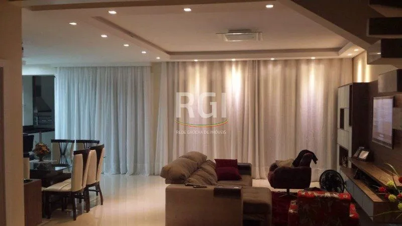 Imagem Casa para Venda - 350m², 3 dormitórios, sendo 1 suites, 2 vagas - Alto Teresópolis