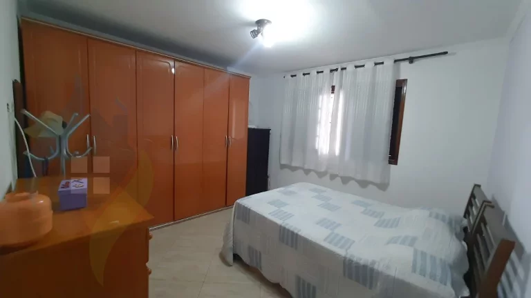 Imagem Casa de 2 dormitórios sendo 1 suíte, 3 banheiros, 3 vagas, com 240m² no Rudge Ramos, São Bernardo do Campo