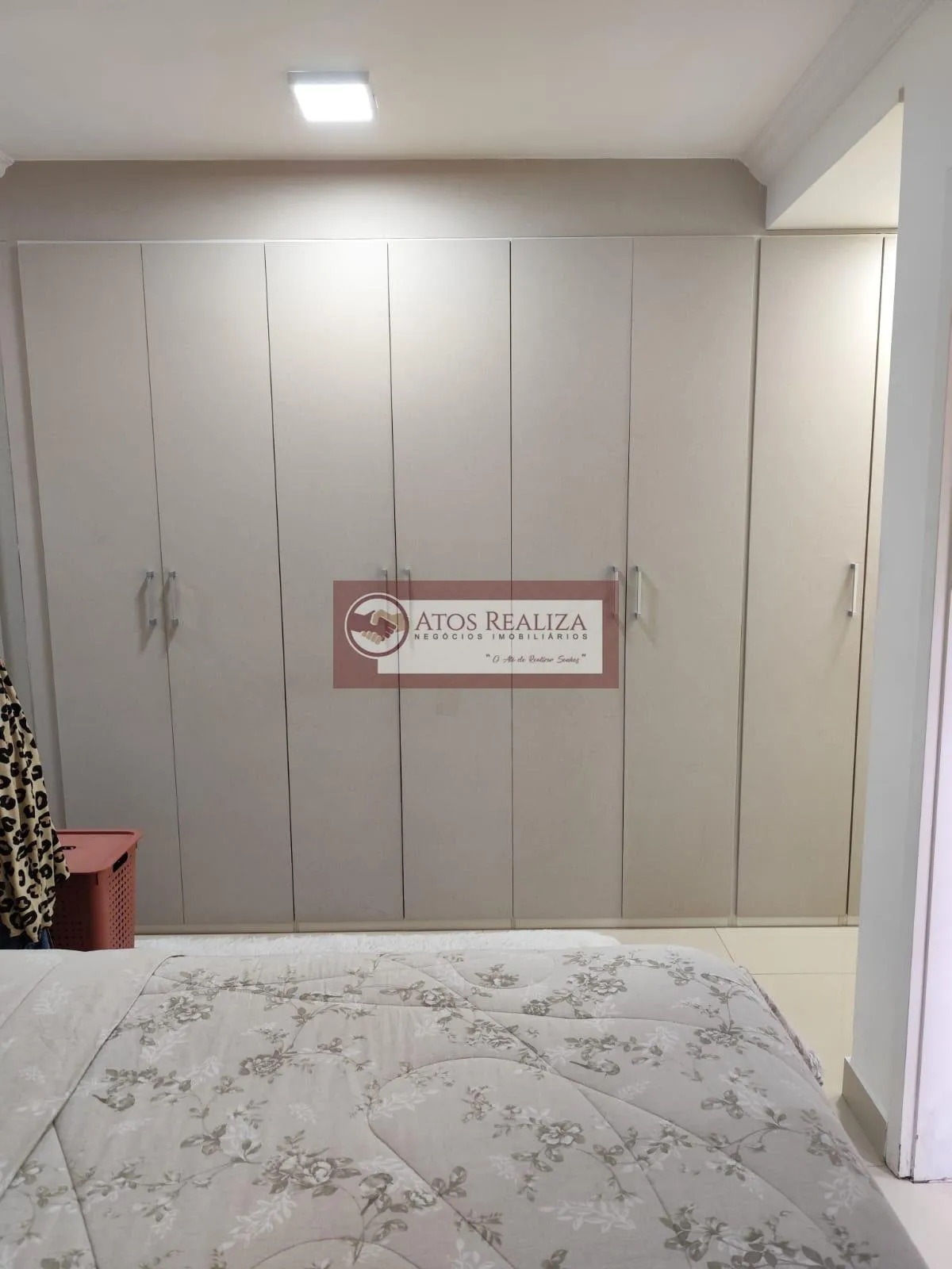 Imagem Vendo Oportunidade na Vila do Castelo. Apartamento de 72m2, com 3 Dormitirios com planejados, sendo 1 Suíte com planejados, Sacada, Cozinha com planejados vaga de garagem fixa e coberta, condomínio com lazer completo, Infraestrutura de um clube. Valor em 