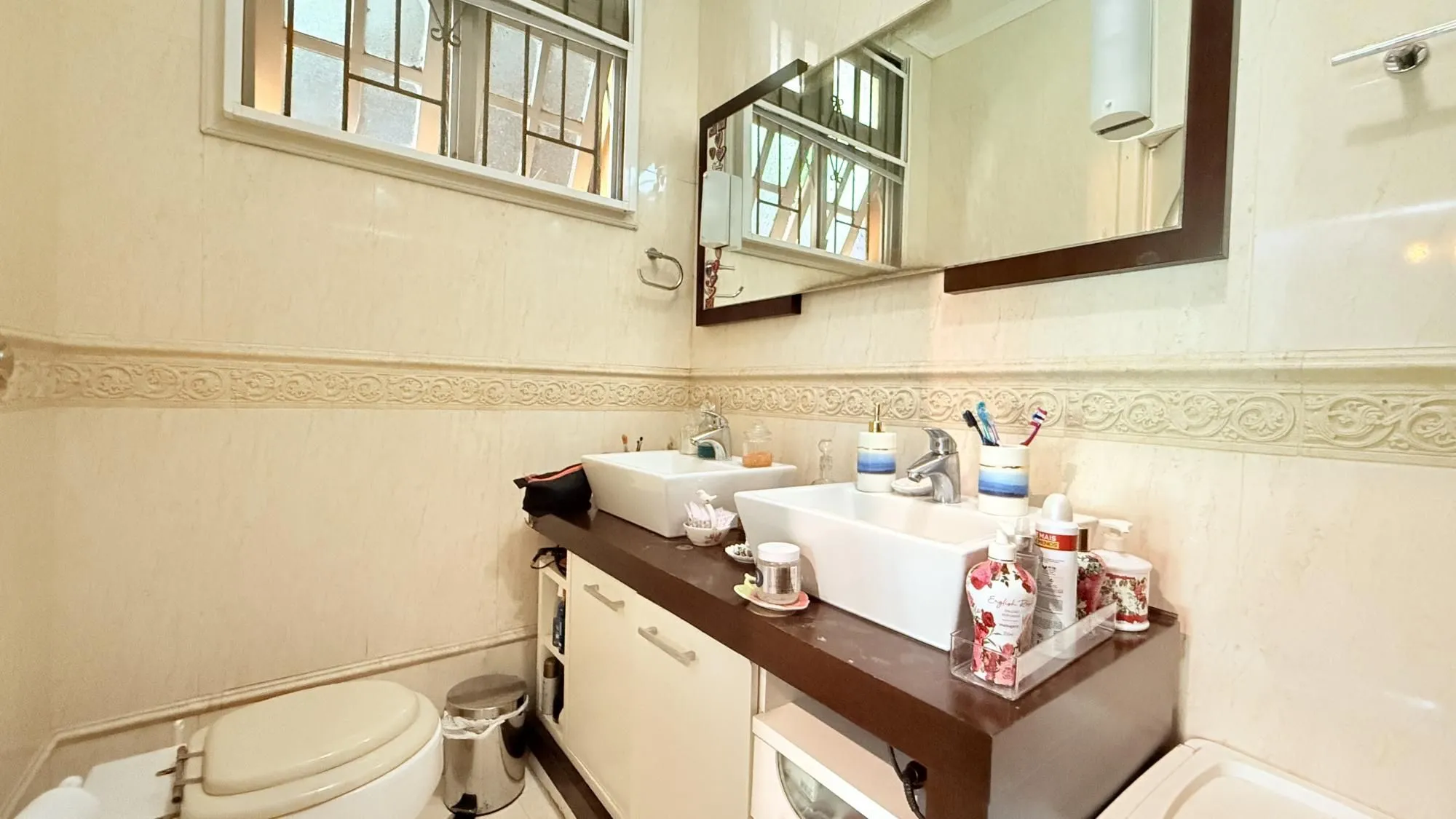 Imagem Casa Residencial 3 dormitórios com Piscina na Vila Assunção em Porto Alegre RS