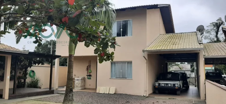Imagem Espaçoso sobrado disponível para locação mensal, apenas 250 metros da praia!