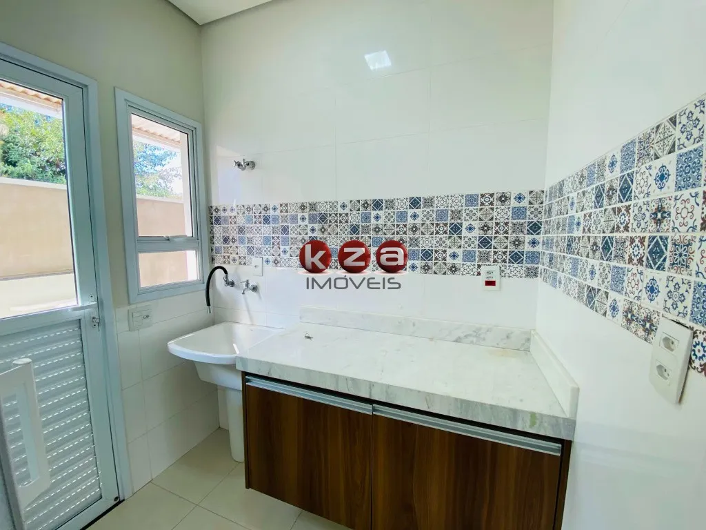 Imagem Casa para locação em condomínio exclusivo de Valinhos-SP, 3 quartos, 3 suítes, 3 salas, 5 banheiros, 6 vagas, 242m². Lenheiro