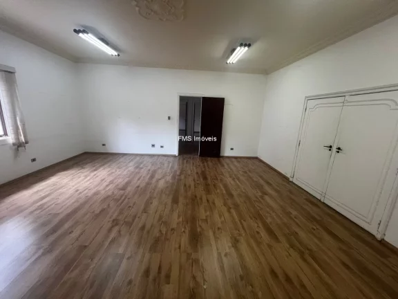 Foto do imóvel Casa Comercial de Alto Padrão no Jardim Europa, São Paulo-SP: 14 Salas, 9 Banheiros, 10 Vagas de Garagem, 600m².