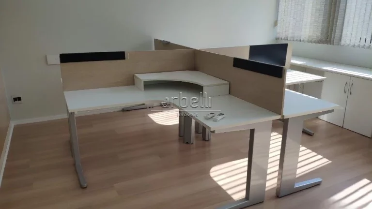 Imagem Sala comercial com 50 M², copa, 2 banheiros e 1 vaga de garagem. Linda sala reformada e mobiliada c...