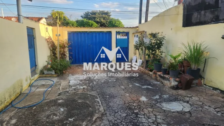Imagem Oportunidade Ter. de 250m² com 2 Casas no Jd. Campos Verdes