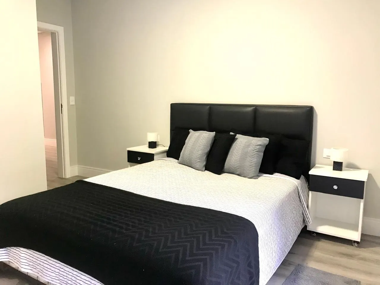 Imagem Casa de Alto Padrão à Venda no Alphaville 01 em Barueri, 5 suítes, 530 m², piscina, sauna, sala de cinema e terreno de 631 m²