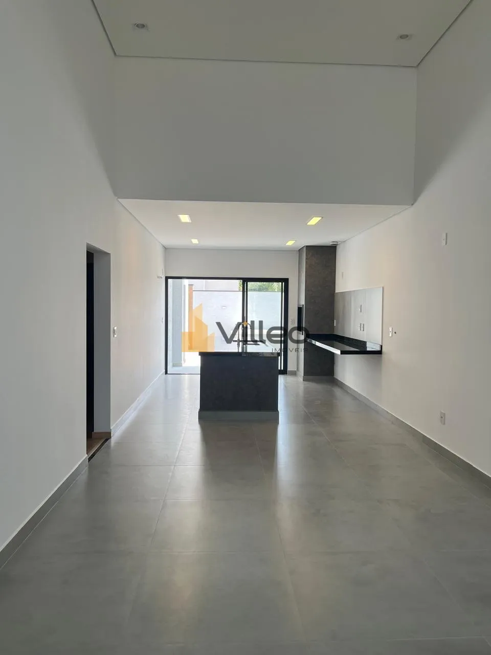 Imagem Descubra o equilíbrio perfeito entre modernidade, conforto e segurança nesta belíssima casa térr...