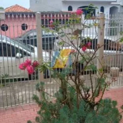 Imagem Casa Espaçosa com Edícula e Ambientes Independentes - Excelente Local.