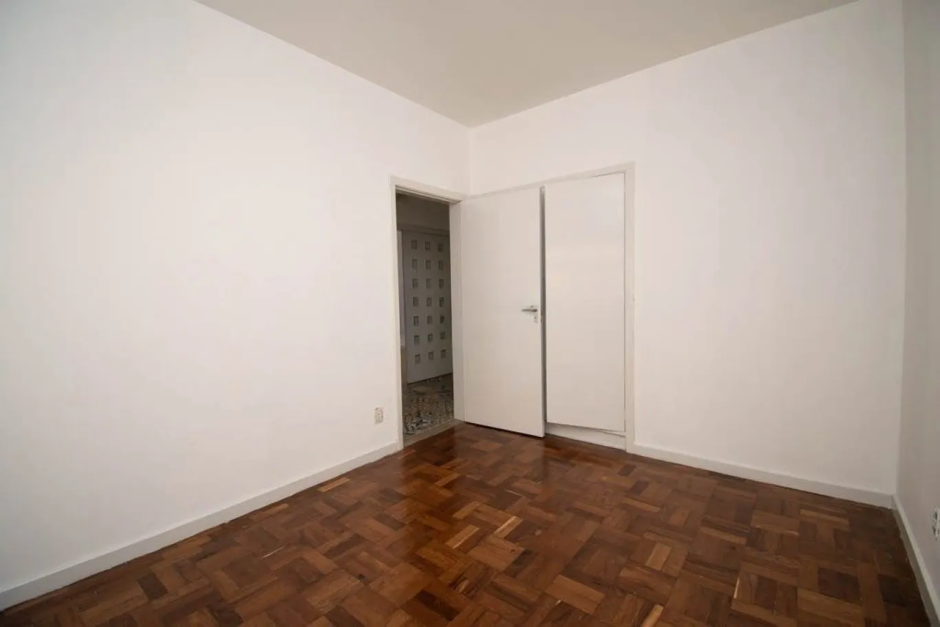 Imagem Apartamento de 3 dormitórios à venda no Bairro Centro Histórico, Porto Alegre.