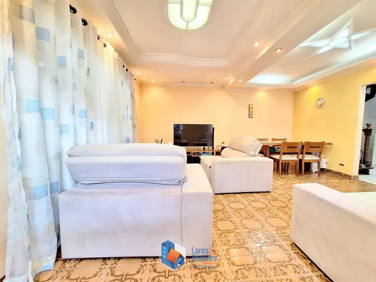 Imagem Sobrado para venda em Jardim Cecy com 2 quartos, 210m²