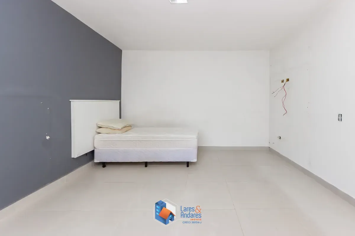 Imagem Sobrado para venda em Vila Zat com 4 quartos, sendo 2 suítes, 300m²