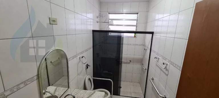 Imagem Casa de 3 dormitórios, 2 banheiros, 4 vagas, com 280m² em Jardim Silvestre, São Bernardo do Campo