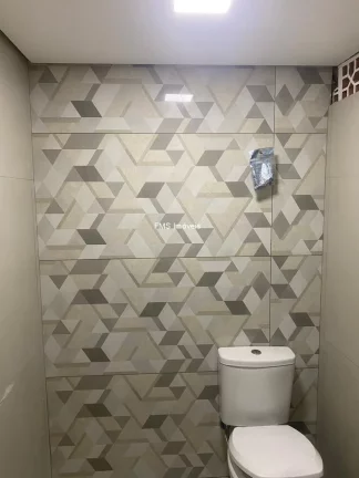 Imagem Casa Comercial de Alto Padrão para Locação na Vila Mariana, São Paulo-SP: 3 Salas, 4 Banheiros e 118 m² de Área.