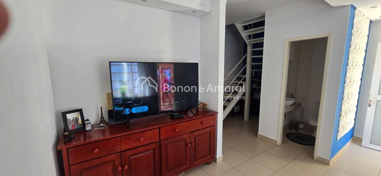 Imagem Charmoso Sobrado em Condomínio com Energia Solar e Ambiente de Vila