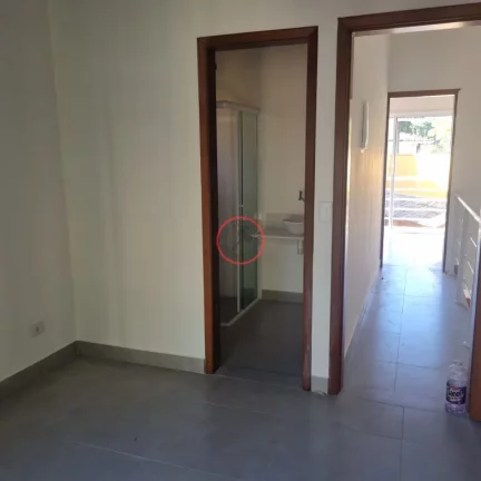 Imagem Sobrado com 2 suites, sala cozinha,2 vagas, area independente em condominio, 2 quadras da praia