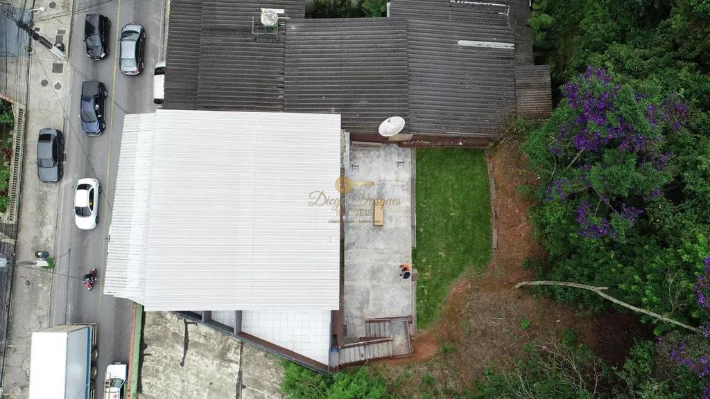 Imagem Sobrado para Venda em Teresópolis / RJ no bairro Vale do Paraíso