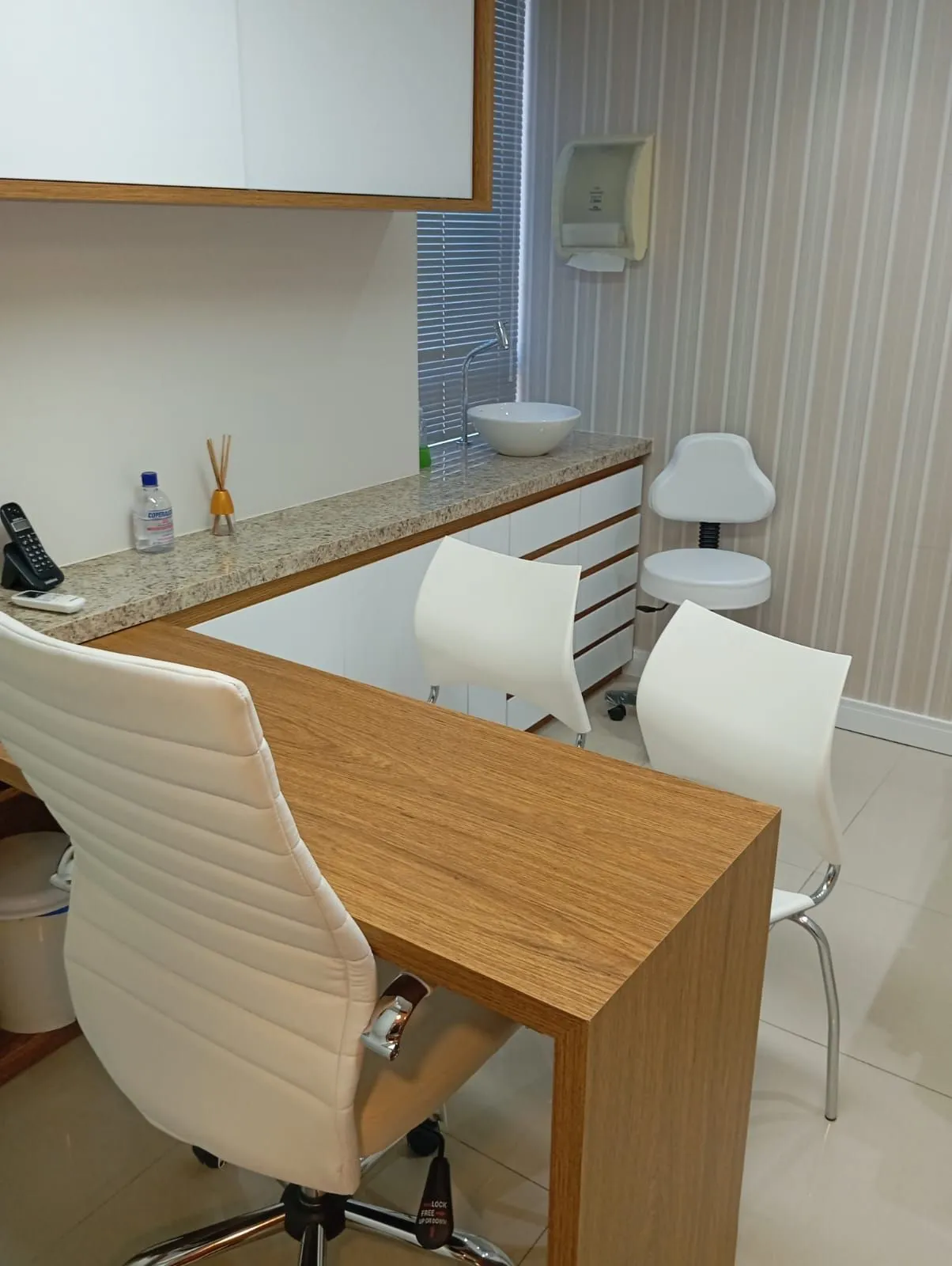 Imagem Consultório médico todo mobiliado no MOINHOS