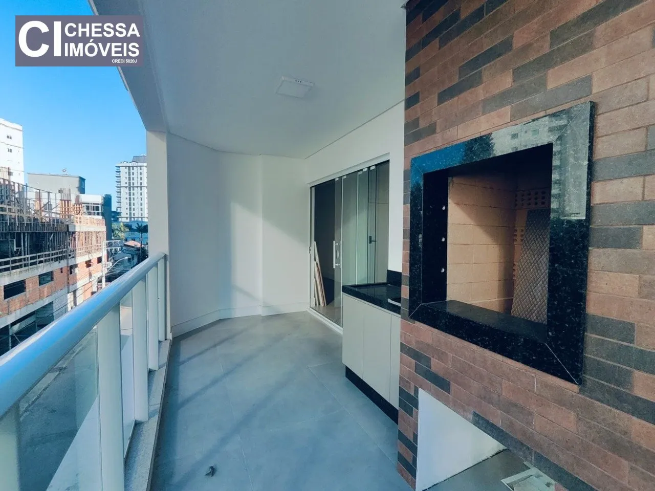 Imagem Apartamento para alugar no Ed. Solare Residence localizado na cidade de Itapema. Possui 3 suítes, s...