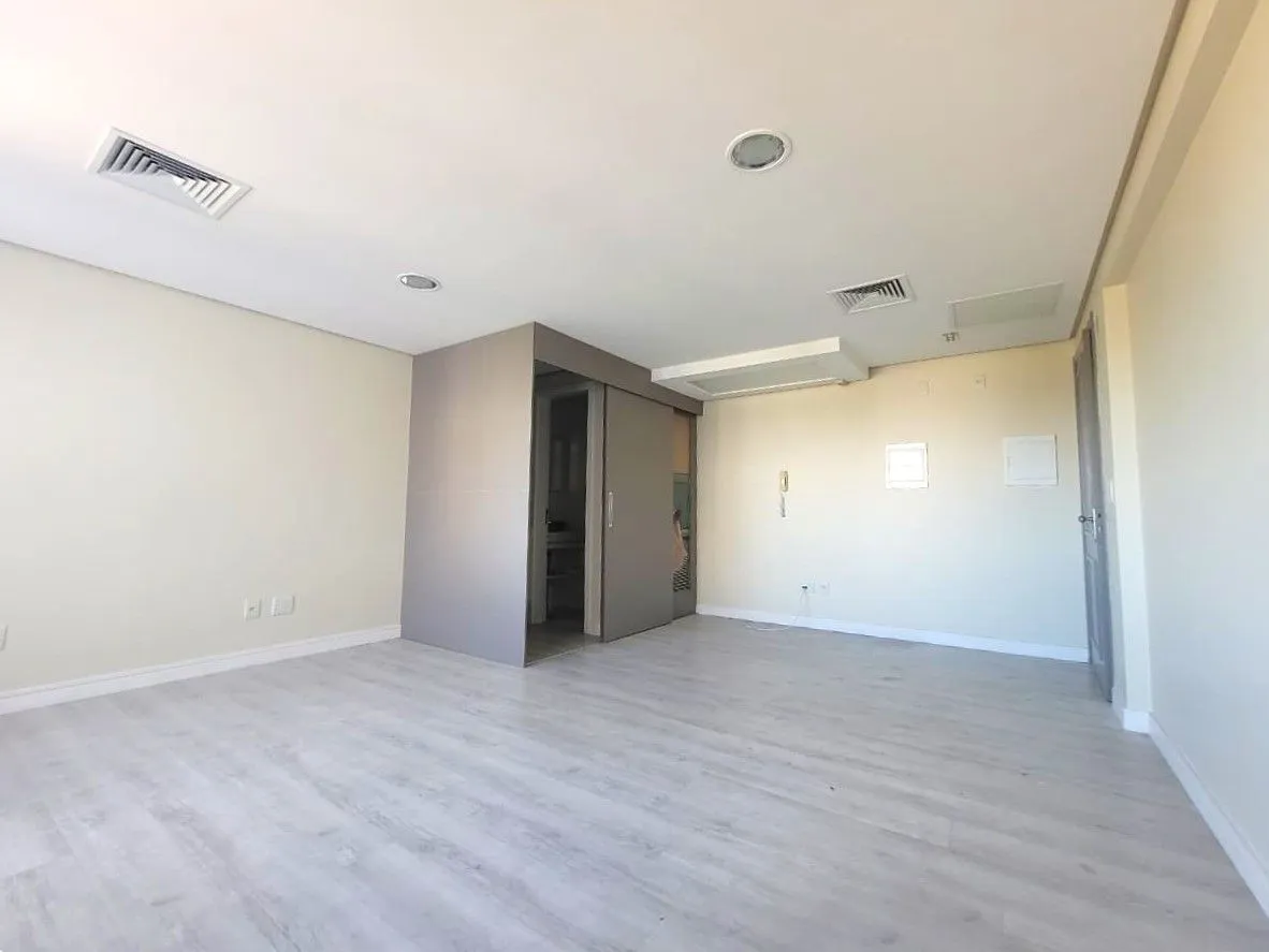 Imagem Ótima sala comercial com 1 vaga próximo a OAB